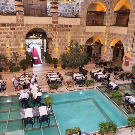 Cesme Kanuni Kervansaray Historical Hotel Экстерьер фото