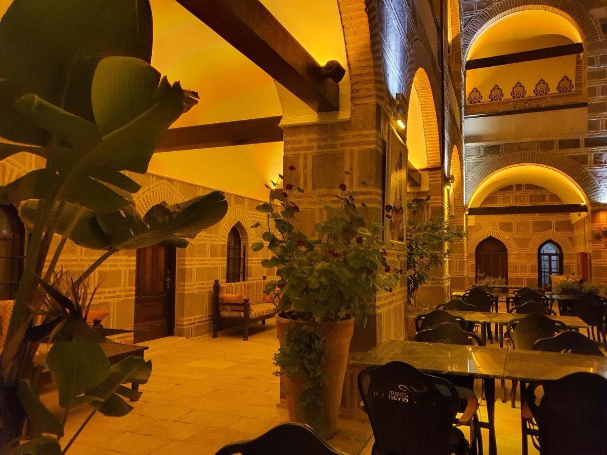 Cesme Kanuni Kervansaray Historical Hotel Экстерьер фото