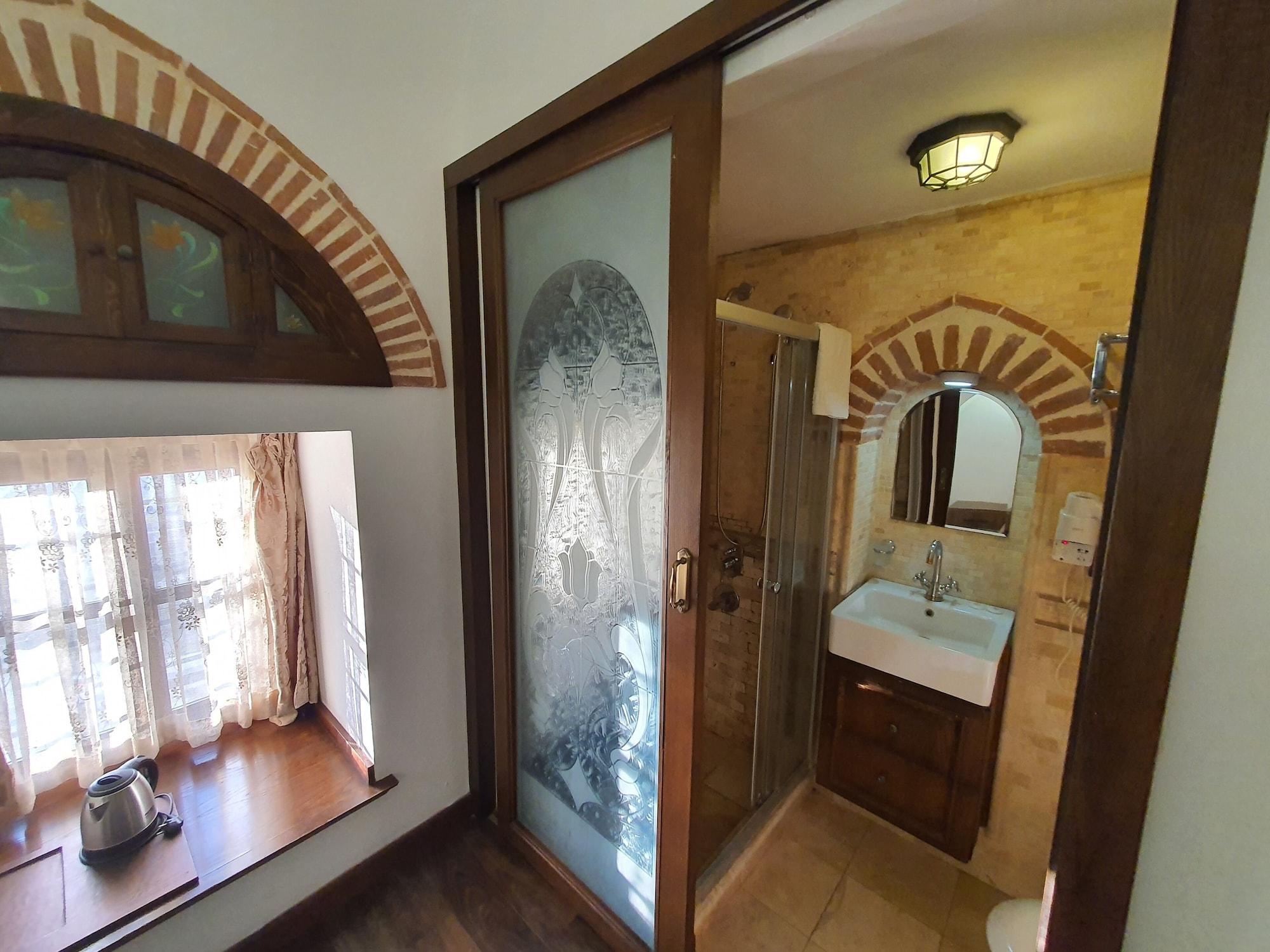 Cesme Kanuni Kervansaray Historical Hotel Экстерьер фото