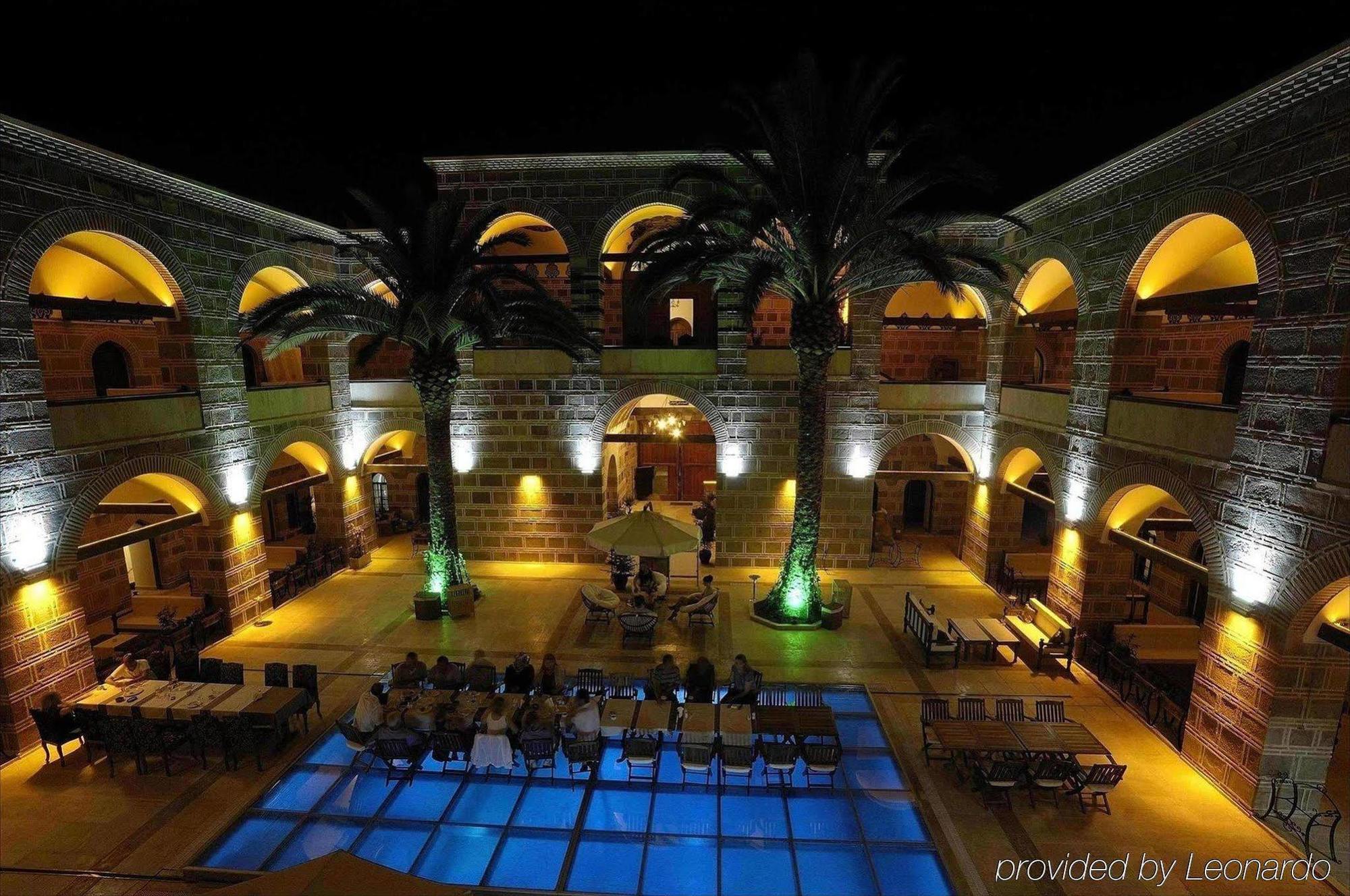 Cesme Kanuni Kervansaray Historical Hotel Интерьер фото